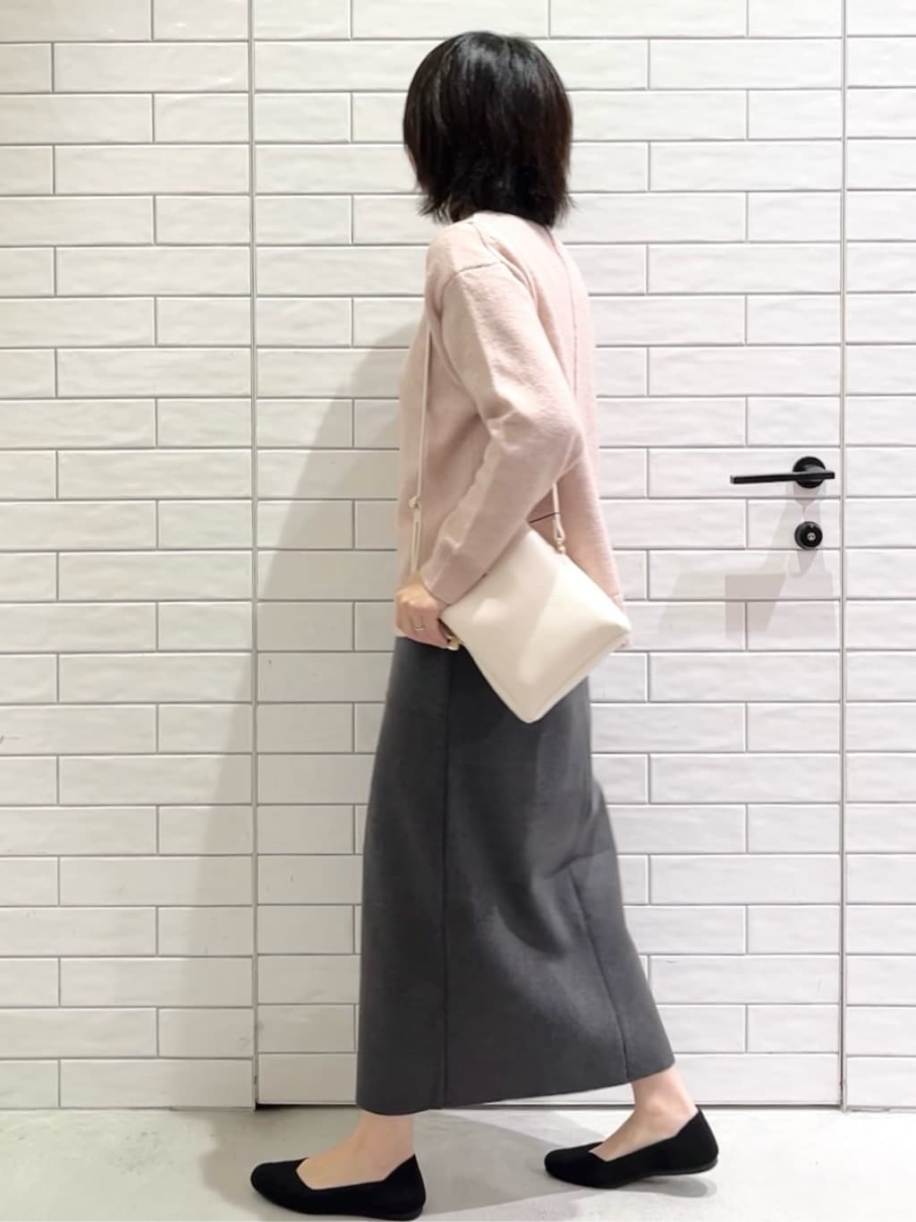 しおりさんの「OPAQUE.CLIP｜リラクシークルーネックニット【洗濯機OK】」を使ったコーディネート