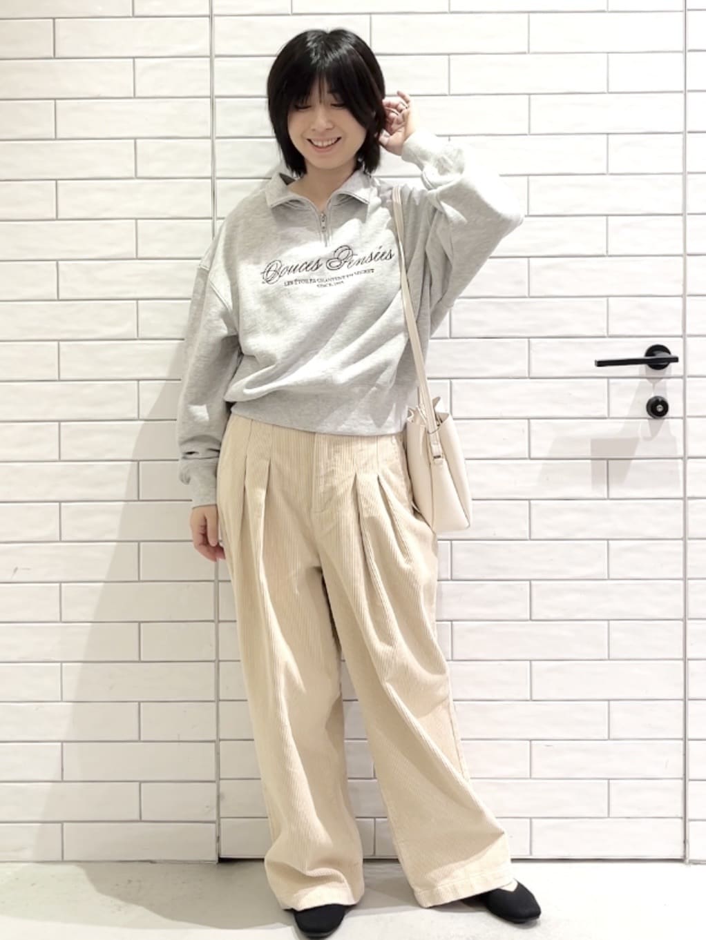 しおりさんの「OPAQUE.CLIP｜ハーフZIPロゴ刺繍裏毛【洗濯機OK】」を使ったコーディネート