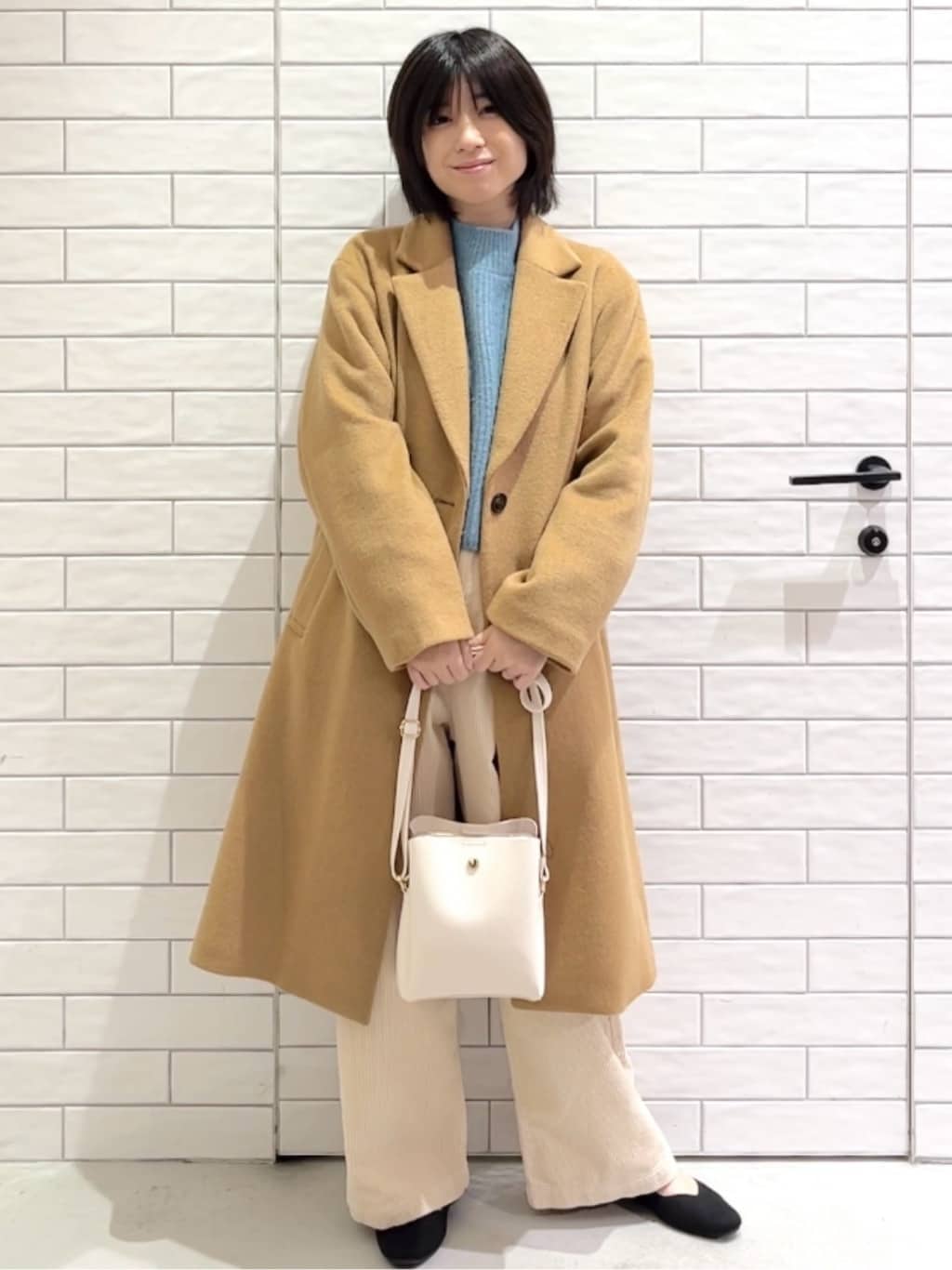 しおりさんの「OPAQUE.CLIP｜カシミヤブレンドウールチェスターコート」を使ったコーディネート