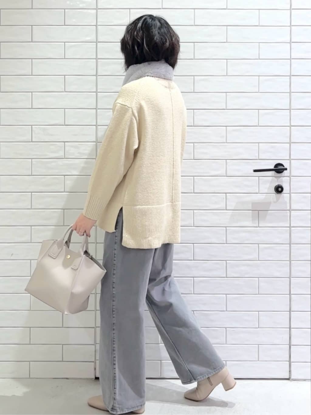 しおりさんの「OPAQUE.CLIP｜ヴィンテージカラーワイドストレートパンツ【洗濯機OK】」を使ったコーディネート