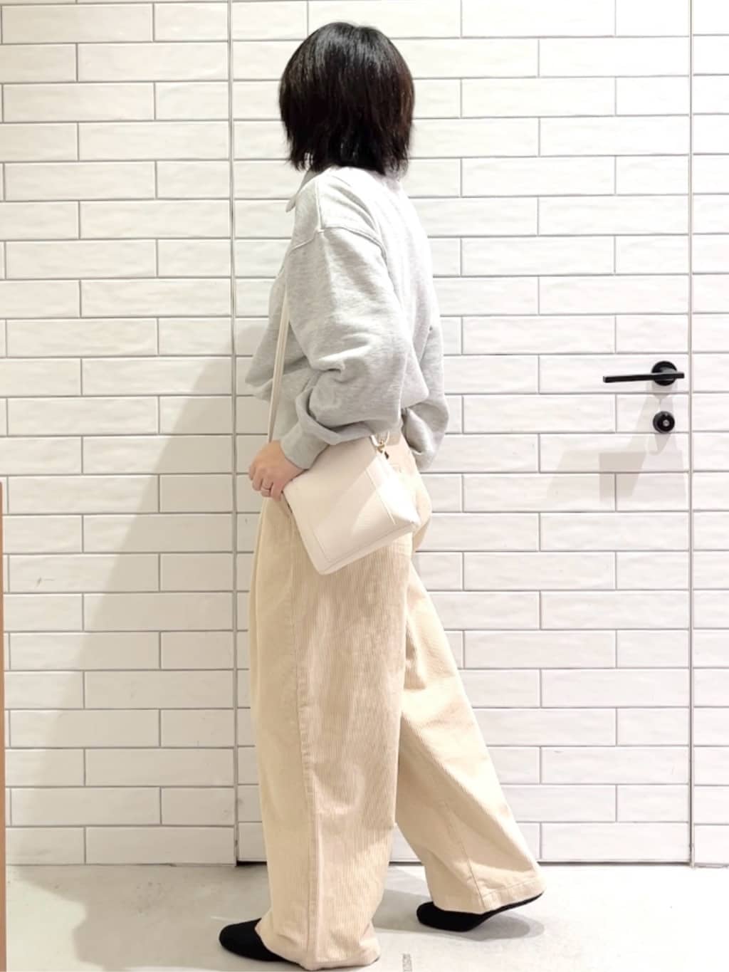 しおりさんの「OPAQUE.CLIP｜ハーフZIPロゴ刺繍裏毛【洗濯機OK】」を使ったコーディネート