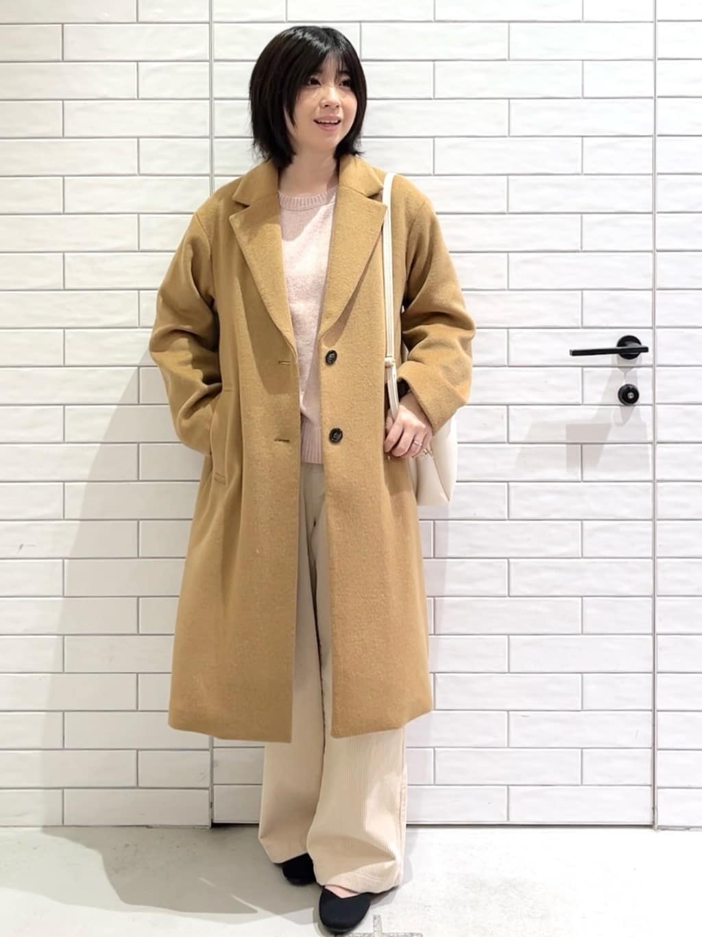 しおりさんの「OPAQUE.CLIP｜カシミヤブレンドウールチェスターコート」を使ったコーディネート