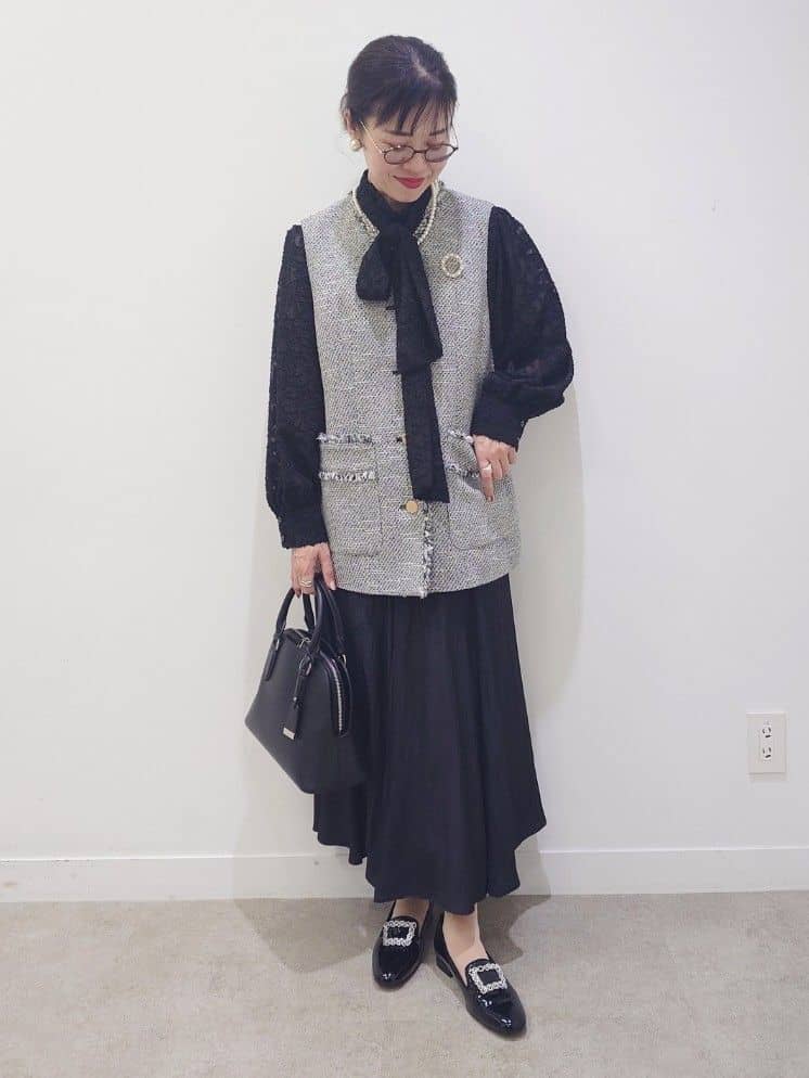 MUTSUKOさんの「UNTITLED｜【オンオフ使える】スラブツイード ジレ」を使ったコーディネート