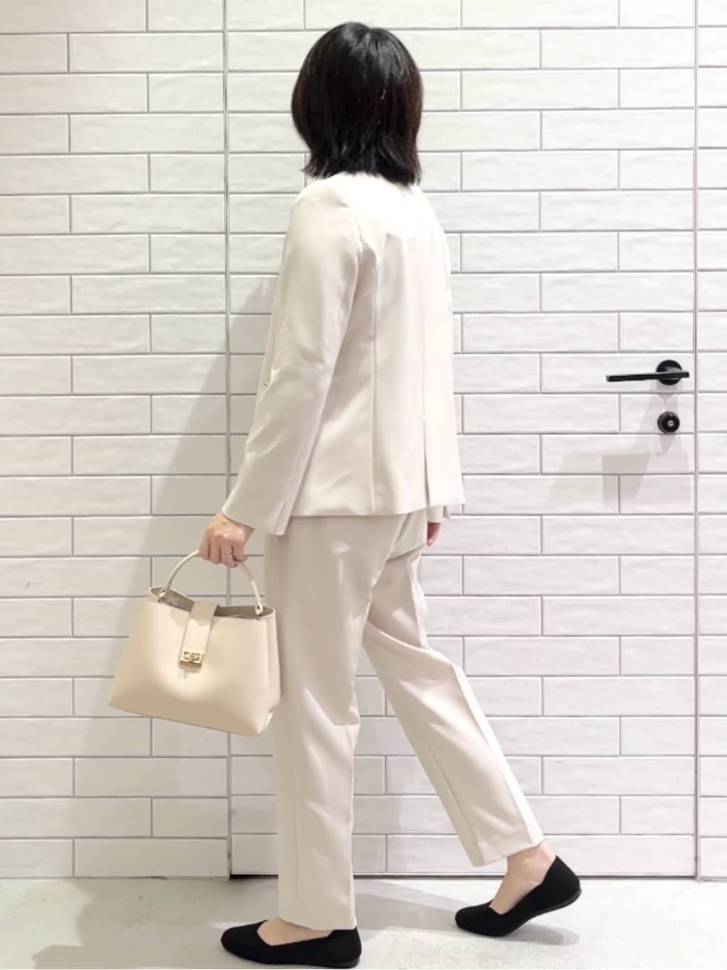 しおりさんの「OPAQUE.CLIP｜《通勤／セットアップ対応》 Vネックジャケット／ダブルクロス【洗濯機OK】」を使ったコーディネート