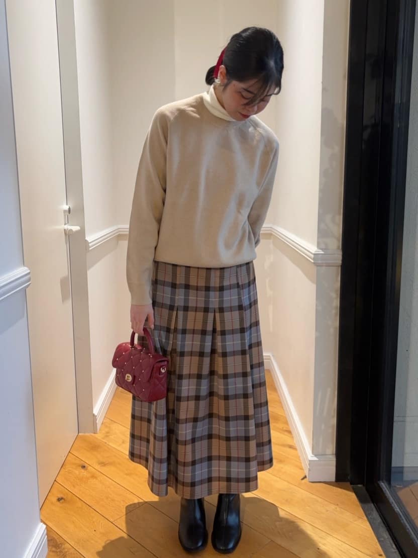 pupiさんの「DRESSTERIOR｜【インナー使いに最適/しっとり暖かな吸湿発熱素材】タートルネックプルオーバー」を使ったコーディネート