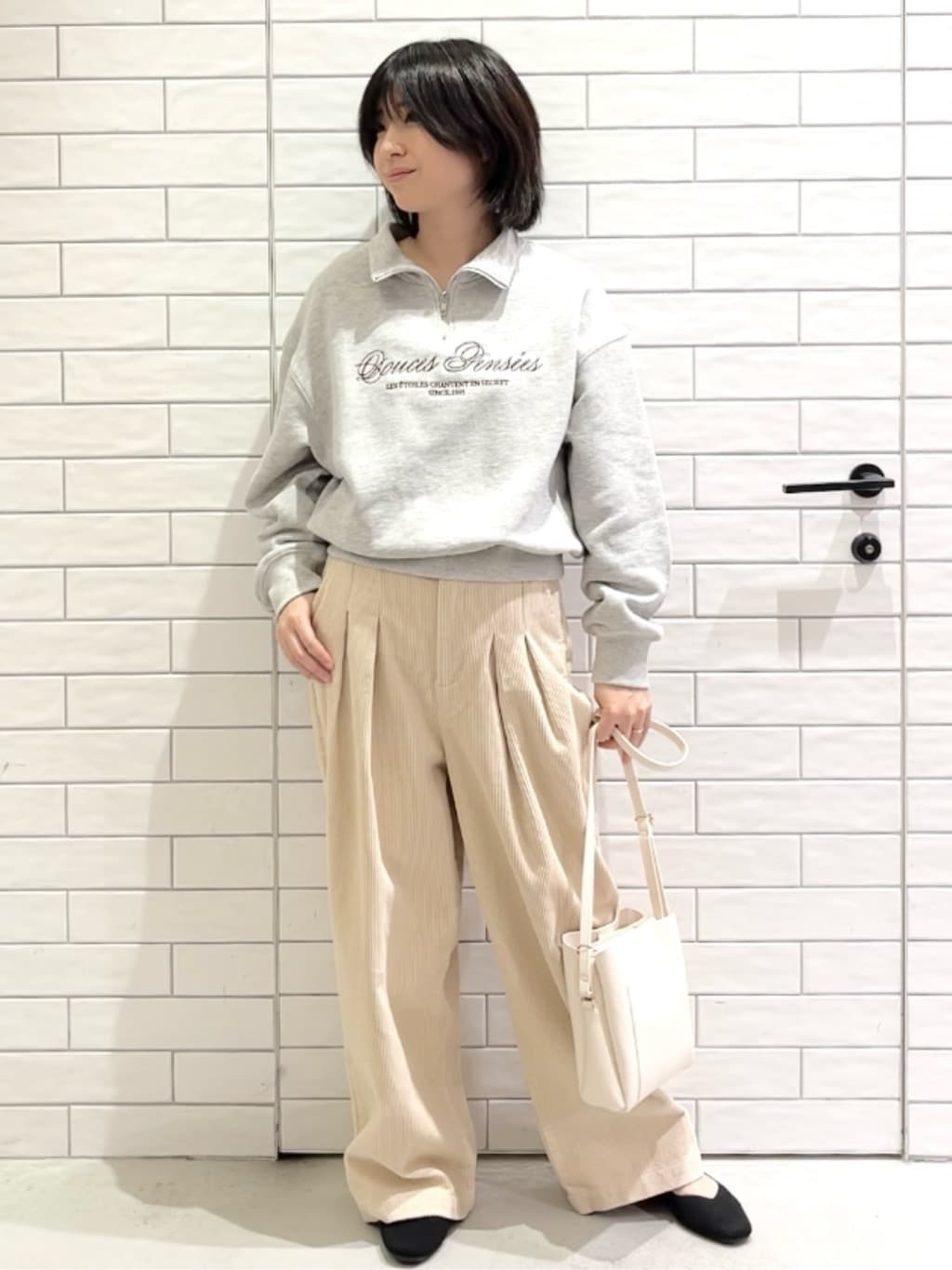 しおりさんの「OPAQUE.CLIP｜ハーフZIPロゴ刺繍裏毛【洗濯機OK】」を使ったコーディネート