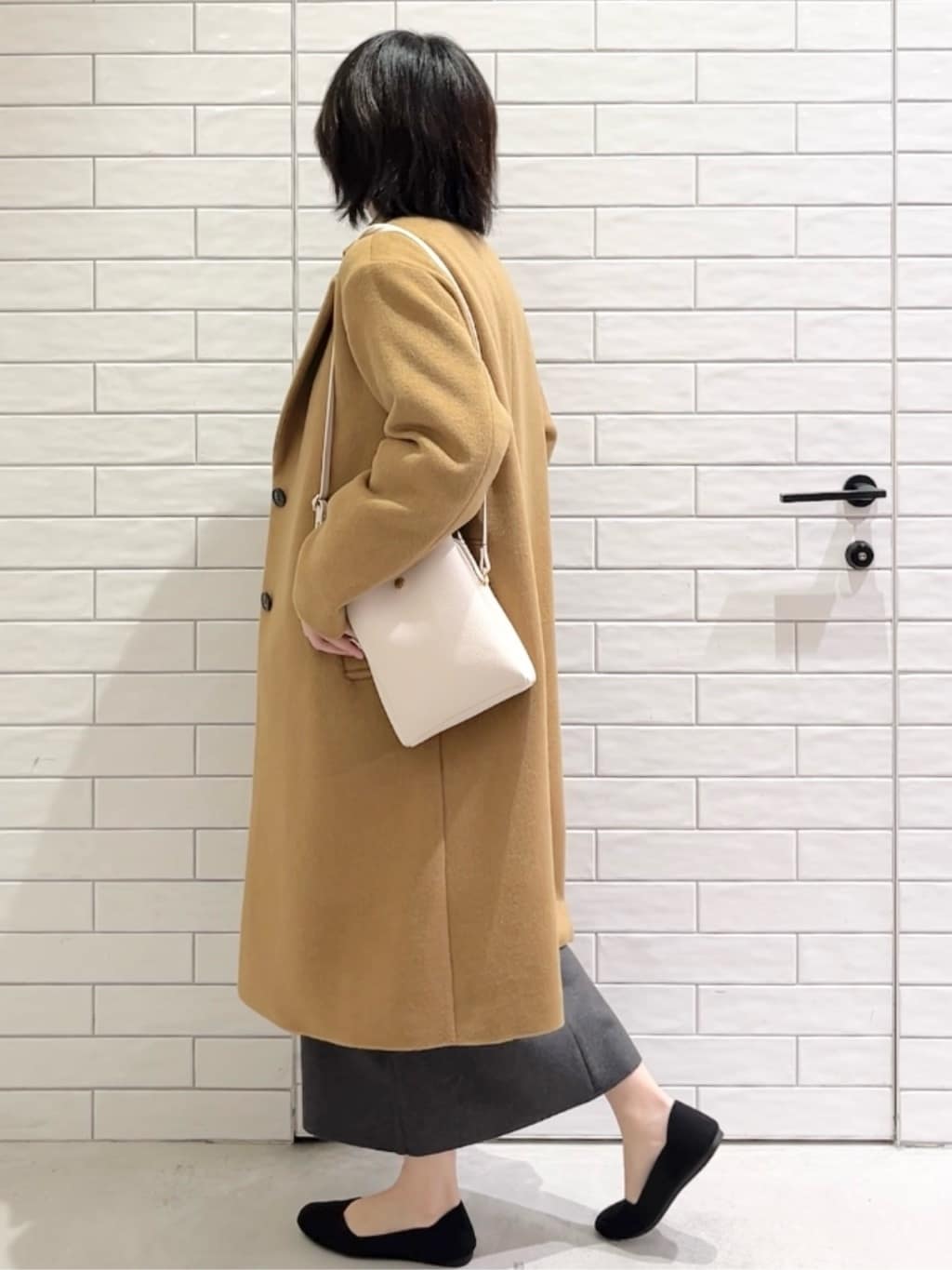 しおりさんの「OPAQUE.CLIP｜カシミヤブレンドウールチェスターコート」を使ったコーディネート