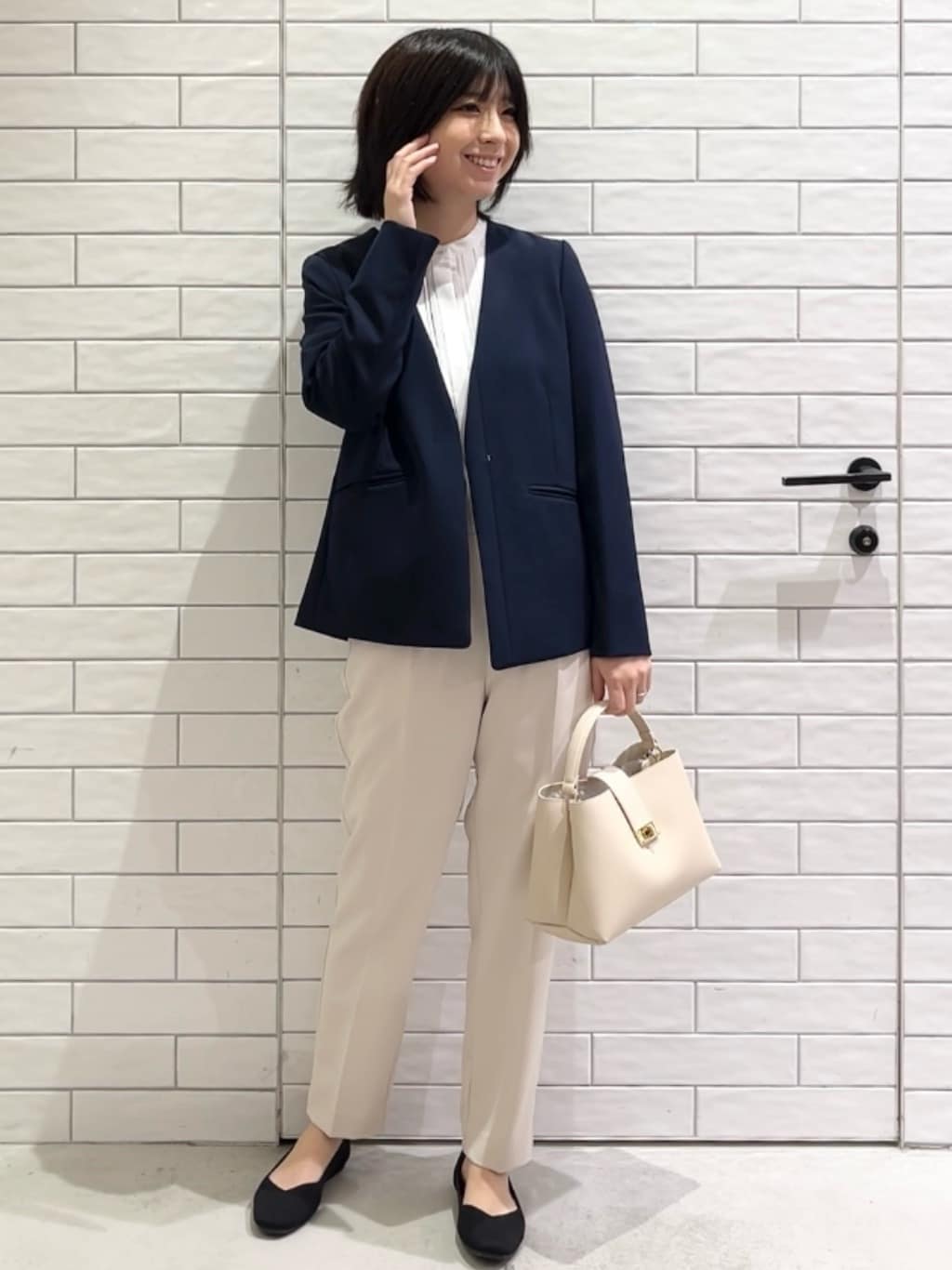 しおりさんの「OPAQUE.CLIP｜《通勤／セットアップ対応》 Vネックジャケット／ダブルクロス【洗濯機OK】」を使ったコーディネート