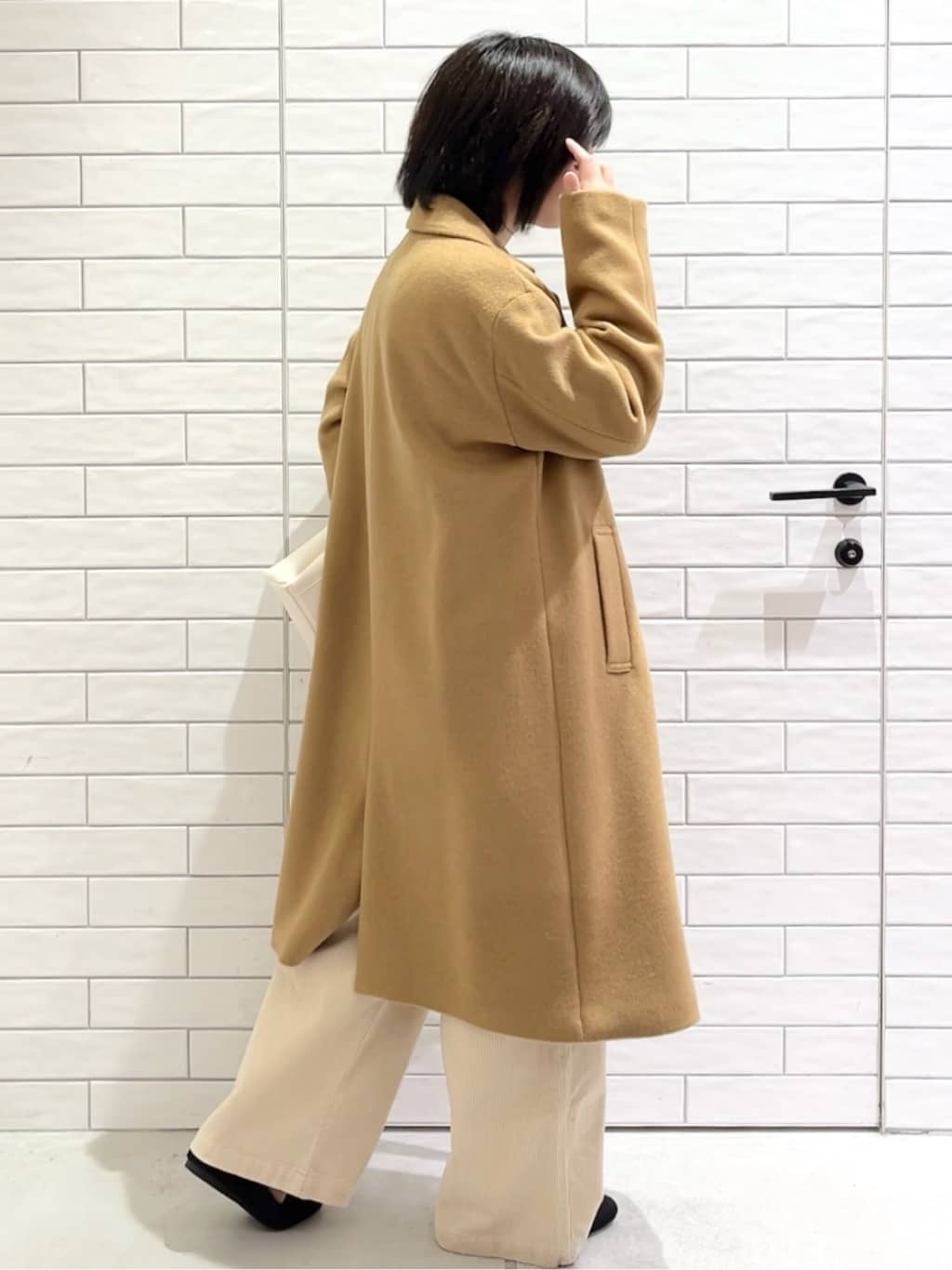 しおりさんの「OPAQUE.CLIP｜カシミヤブレンドウールチェスターコート」を使ったコーディネート