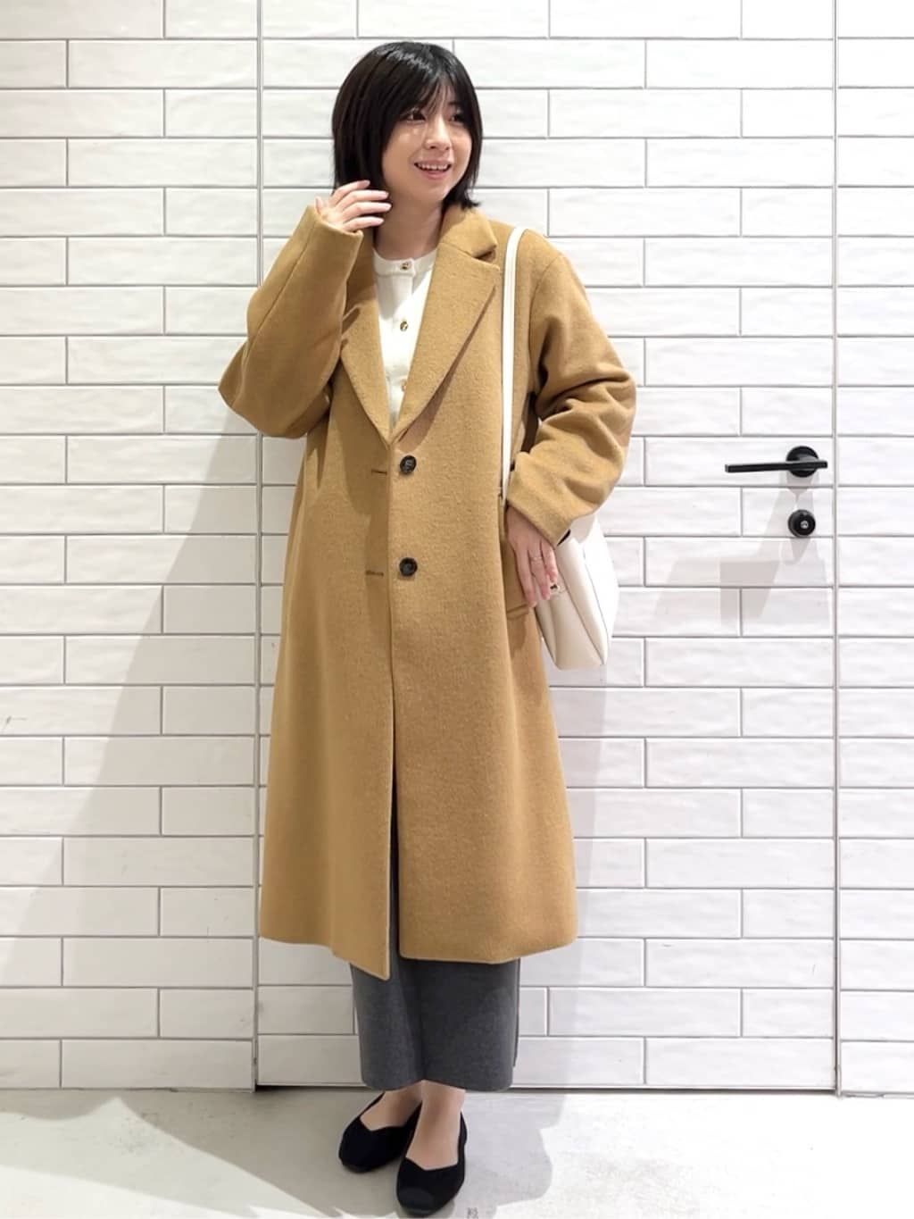 しおりさんの「OPAQUE.CLIP｜カシミヤブレンドウールチェスターコート」を使ったコーディネート