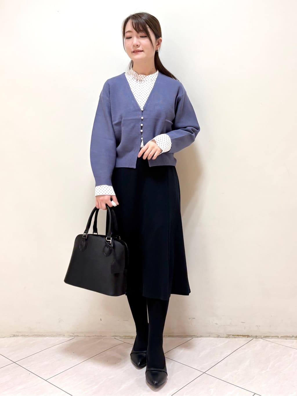 mikiさんの「Reflect｜【軽い羽織に◎／セットアップ可】パール調ボタン付きカーディガン」を使ったコーディネート