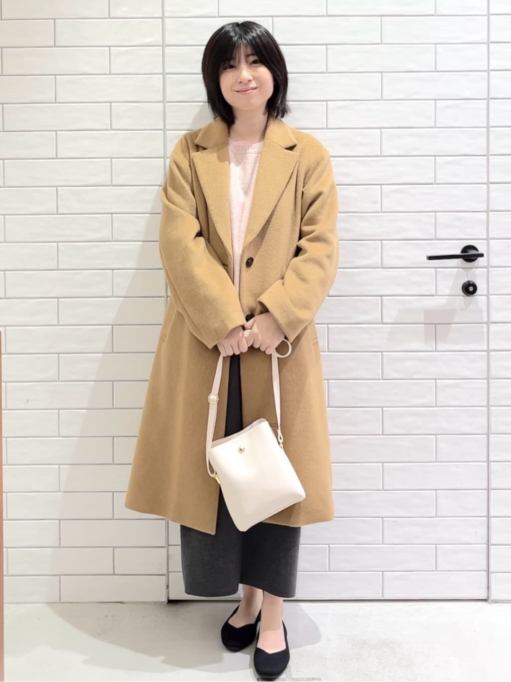 しおりさんの「OPAQUE.CLIP｜カシミヤブレンドウールチェスターコート」を使ったコーディネート