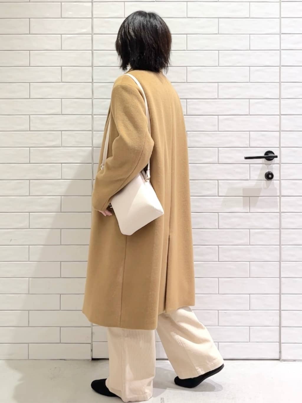 しおりさんの「OPAQUE.CLIP｜カシミヤブレンドウールチェスターコート」を使ったコーディネート