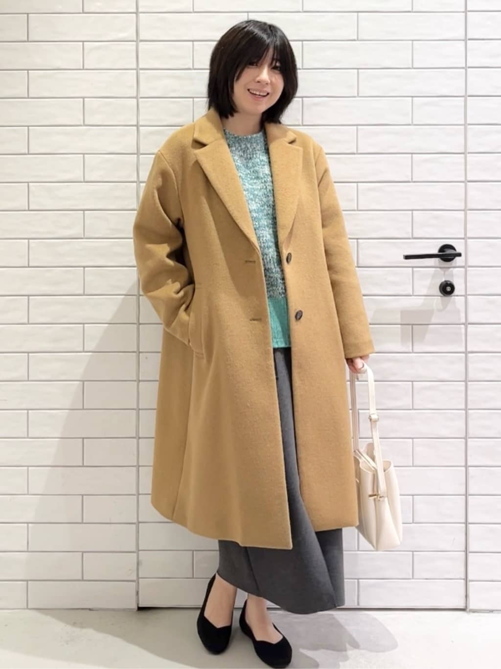 しおりさんの「OPAQUE.CLIP｜カシミヤブレンドウールチェスターコート」を使ったコーディネート