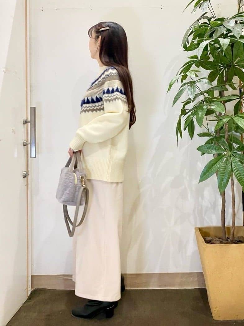 AYUMIさんの「SHOO･LA･RUE｜【洗濯機可/S-LL】配色が大人かわいい　フェアアイル柄求心ニット」を使ったコーディネート