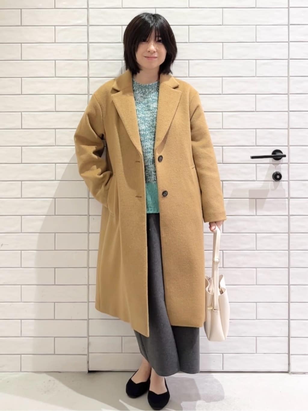 しおりさんの「OPAQUE.CLIP｜カシミヤブレンドウールチェスターコート」を使ったコーディネート