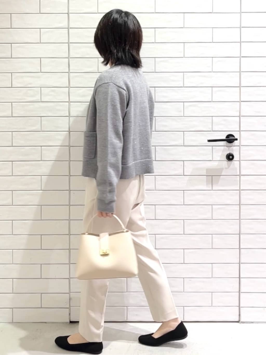 しおりさんの「OPAQUE.CLIP｜金ボタンラメニットカーディガン【洗濯機OK】」を使ったコーディネート