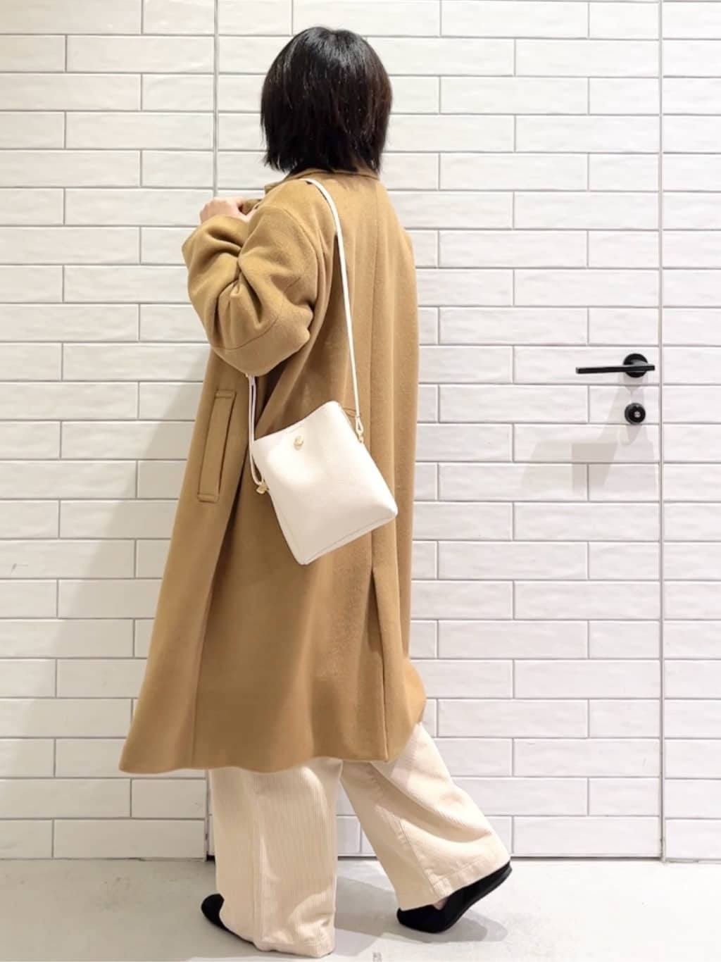 しおりさんの「OPAQUE.CLIP｜カシミヤブレンドウールチェスターコート」を使ったコーディネート