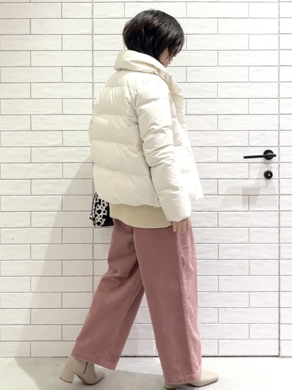 しおりさんの「OPAQUE.CLIP｜撥水ショートダウン【防風／抗菌防臭／洗濯機洗い可】《SS～LL》」を使ったコーディネート