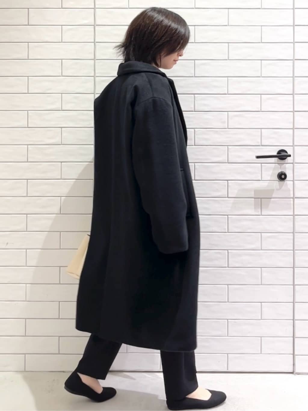 しおりさんの「OPAQUE.CLIP｜カシミヤブレンドウールチェスターコート」を使ったコーディネート