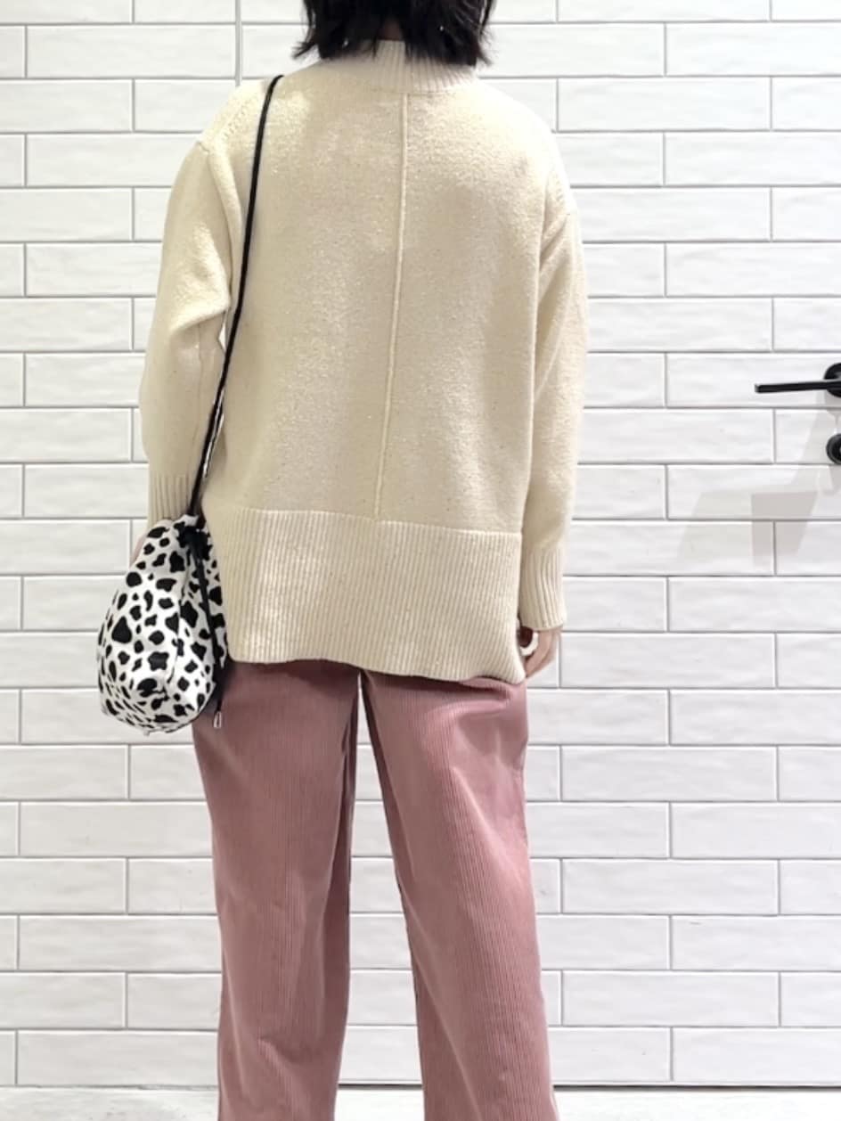 しおりさんの「OPAQUE.CLIP｜コーデュロイタックワイドパンツ【洗濯機OK】」を使ったコーディネート