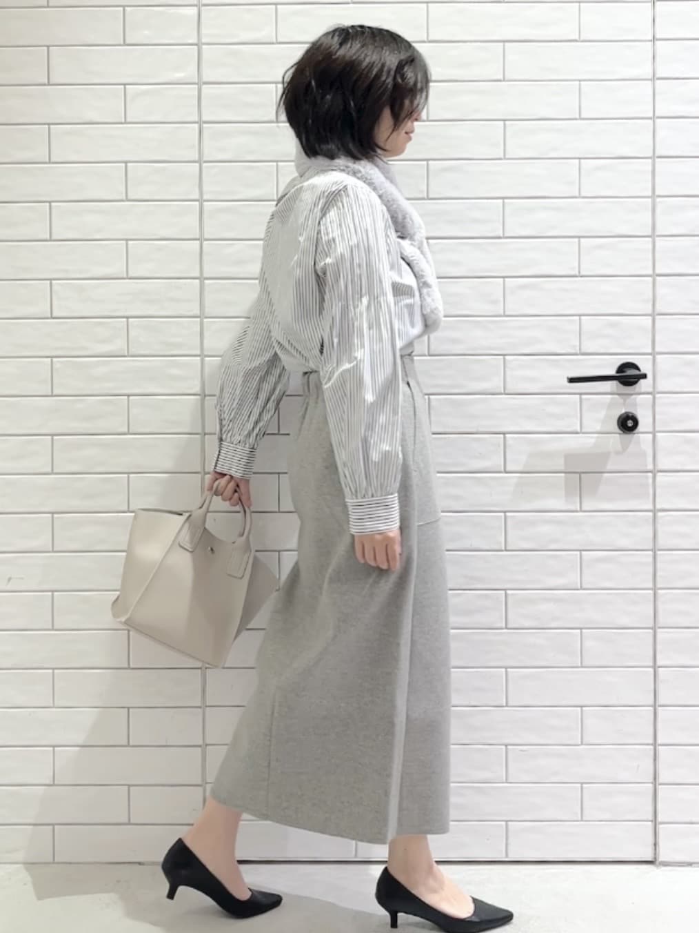 しおりさんの「OPAQUE.CLIP｜《通勤対応》袖タックボリュームブラウス【洗濯機OK】」を使ったコーディネート