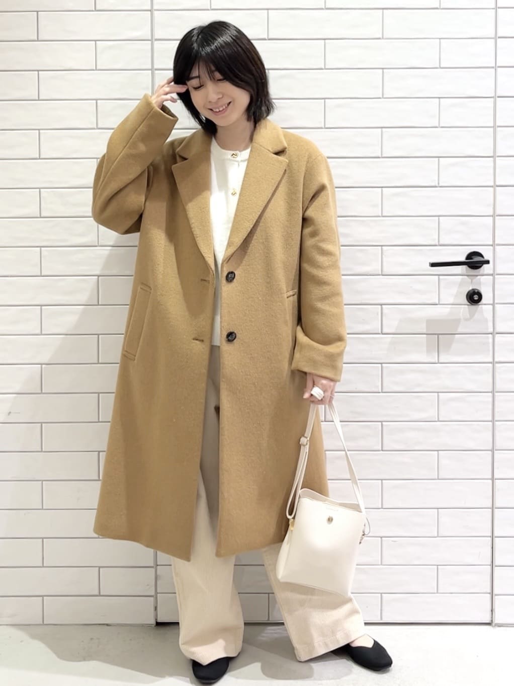 しおりさんの「OPAQUE.CLIP｜カシミヤブレンドウールチェスターコート」を使ったコーディネート