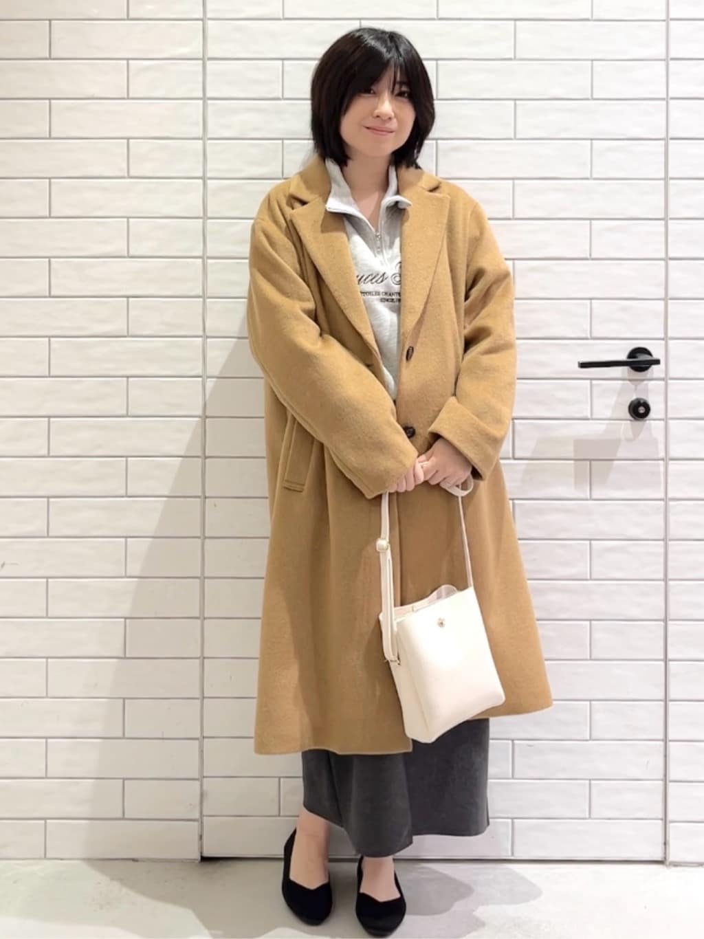 しおりさんの「OPAQUE.CLIP｜カシミヤブレンドウールチェスターコート」を使ったコーディネート