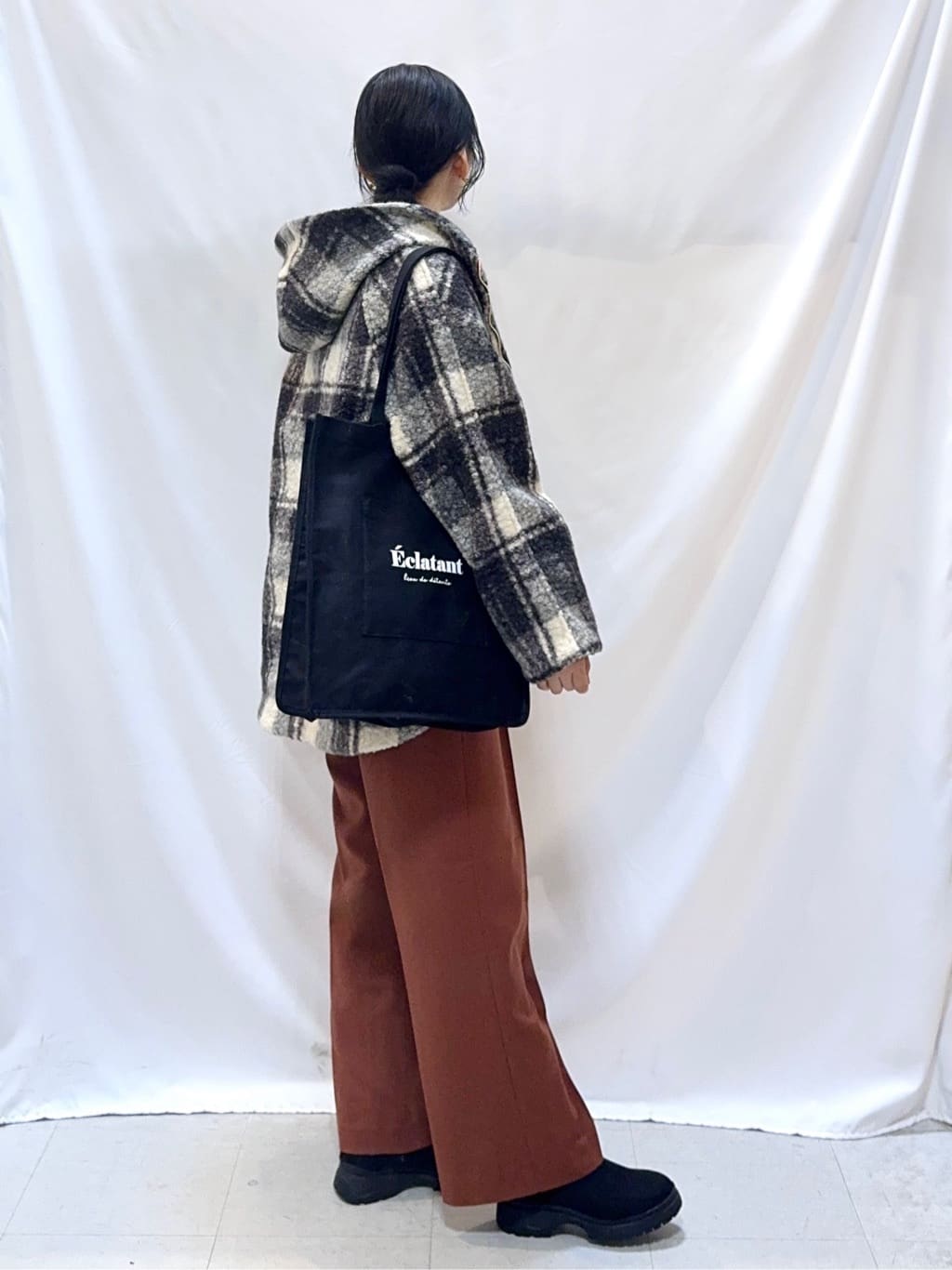 𝐇𝐢𝐫𝐨𝐦𝐢さんの「SHOO･LA･RUE｜【S-LL/洗濯機可】ふわふわがやみつきになる柔らかさ スウェットライクロゴニット」を使ったコーディネート