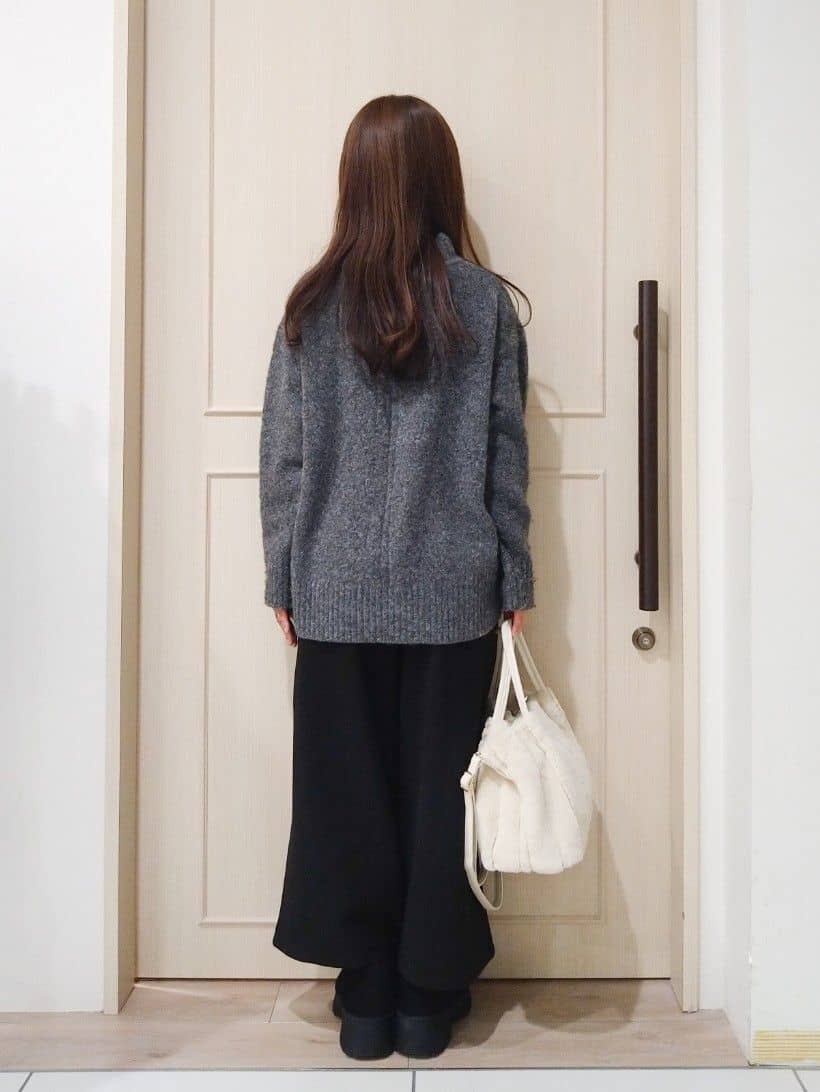 mi-saさんの「SHOO･LA･RUE｜【洗濯機可/S-LL】インせず着られる ふわふわハイネックニット」を使ったコーディネート