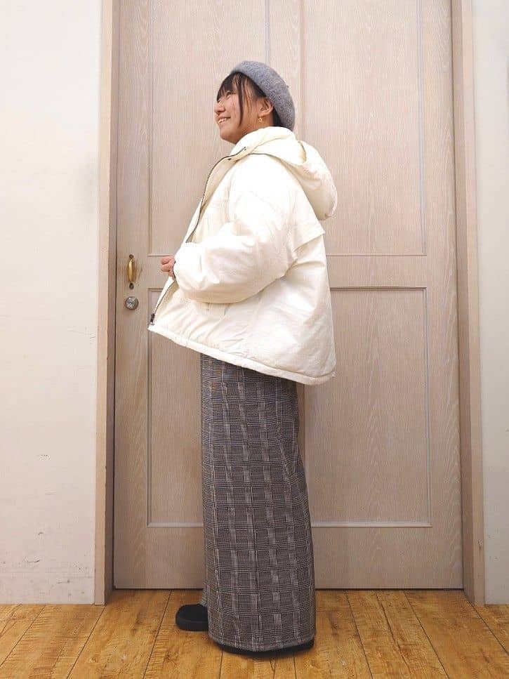 とろろさんの「SHOO･LA･RUE｜【撥水/あったか】たっぷり着られる 中綿モンスターショートコート」を使ったコーディネート