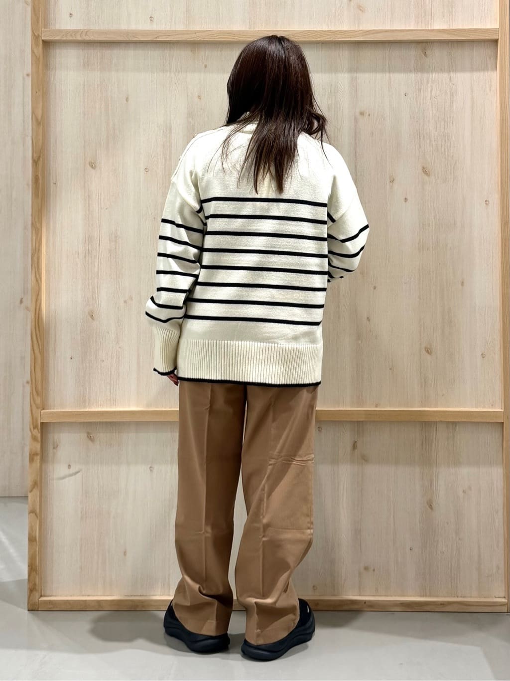 nanaさんの「THE SHOP TK｜【インしないで着られる】金ボタン ハイネックニット/毛玉になりにくい/静電気防止/洗濯機OK」を使ったコーディネート