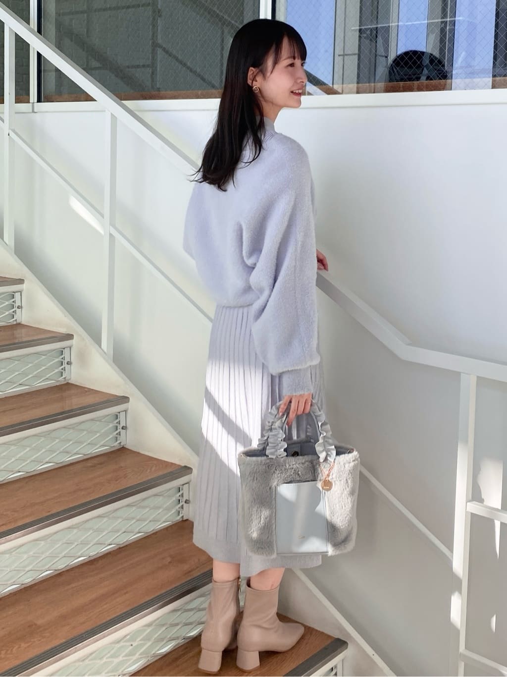 みさかさんの「index｜ラメフェザープルオーバーセット ニットワンピース【洗濯機OK】《XS～LL》」を使ったコーディネート