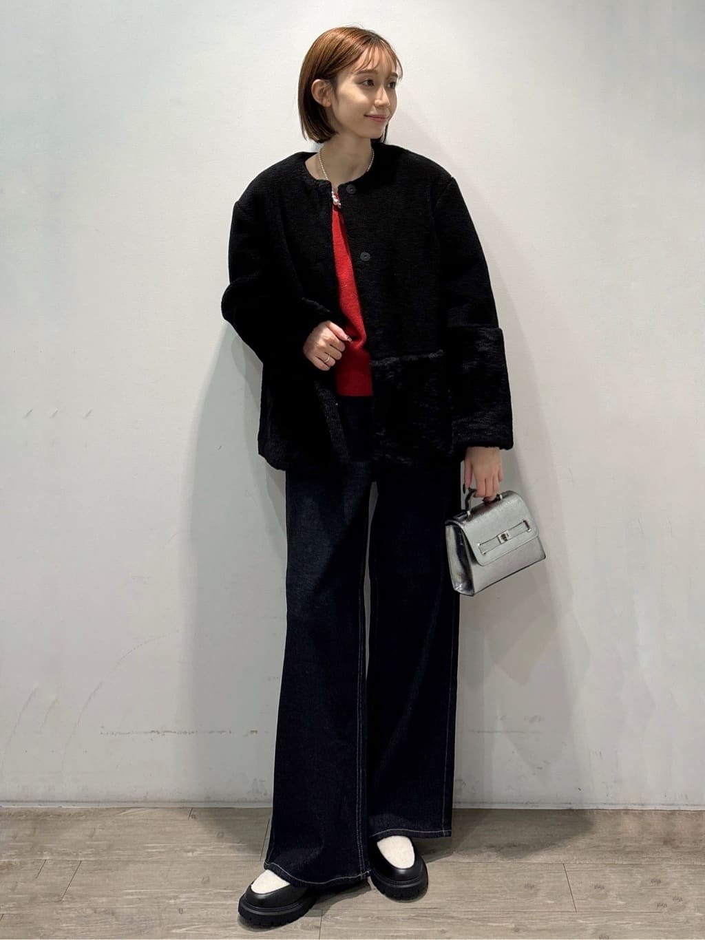 ぶまりんさんの「OPAQUE.CLIP｜Vネックラメニット【洗濯機OK】」を使ったコーディネート