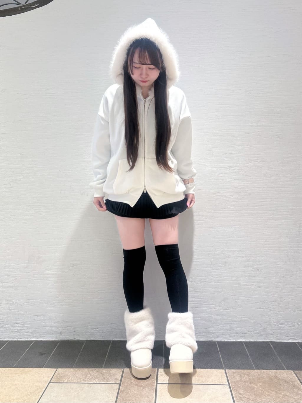 ゆうりさんの「ESPERANZA｜【EC先行販売】フェイクファー付き2WAYムートン調ブーツ」を使ったコーディネート