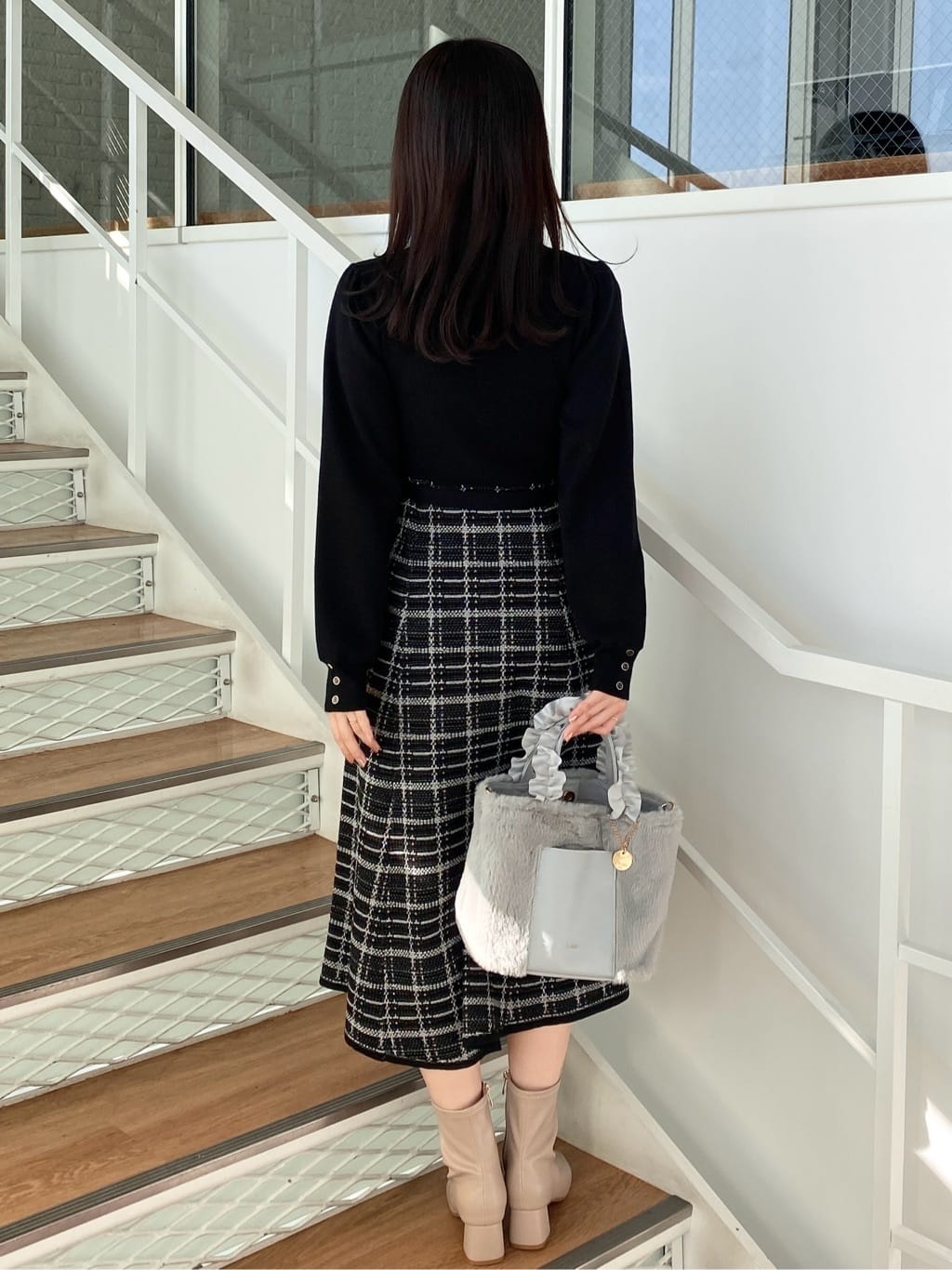 みさかさんの「index｜チェックラメジャカードニットワンピース」を使ったコーディネート