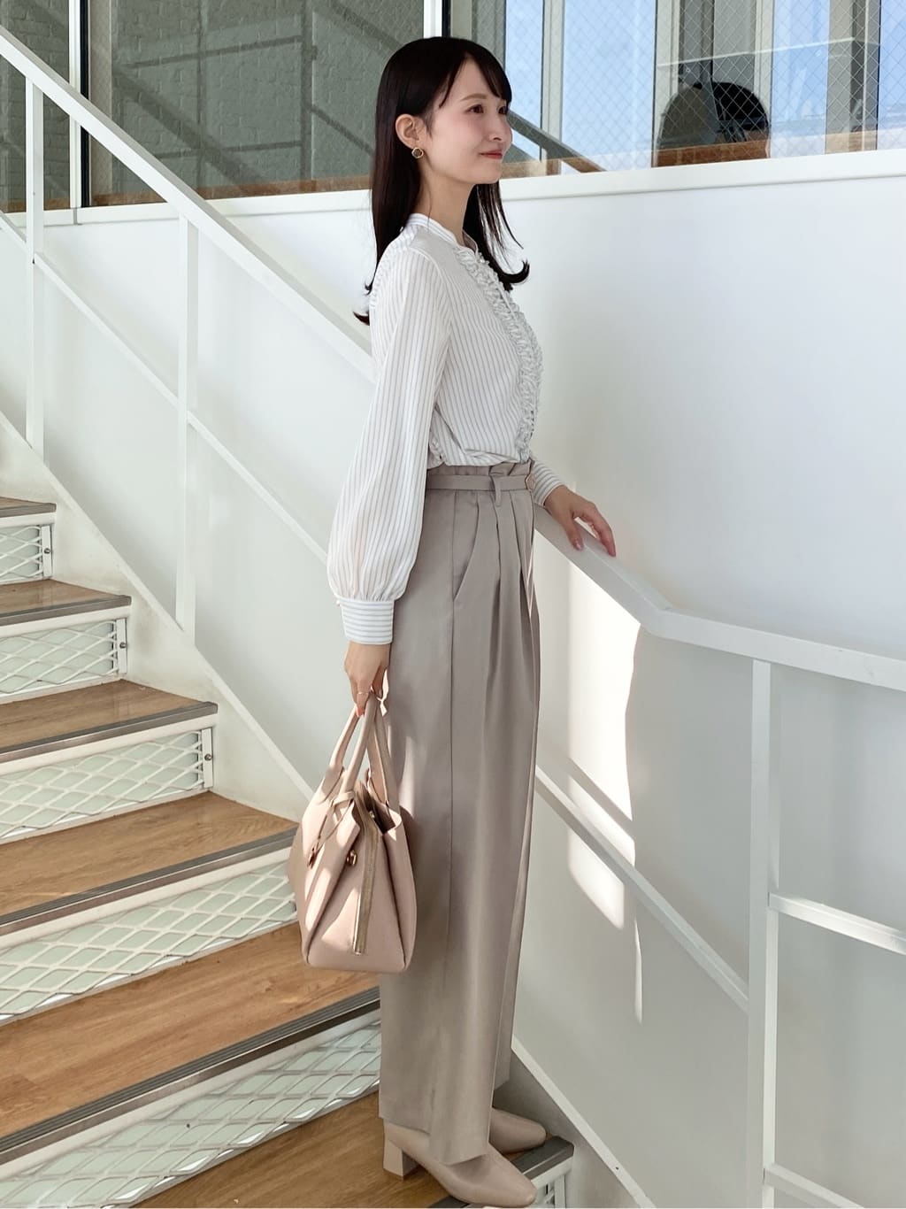 みさかさんの「index｜ベルト付き2タックワイドパンツ【洗濯機OK／ストレッチ／防シワ／イージーアイロン】」を使ったコーディネート