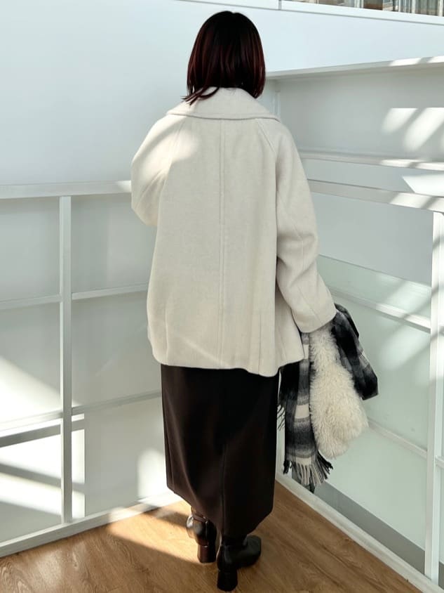RINAさんの「OPAQUE.CLIP｜カシミヤブレンドウールミドルピーコート」を使ったコーディネート