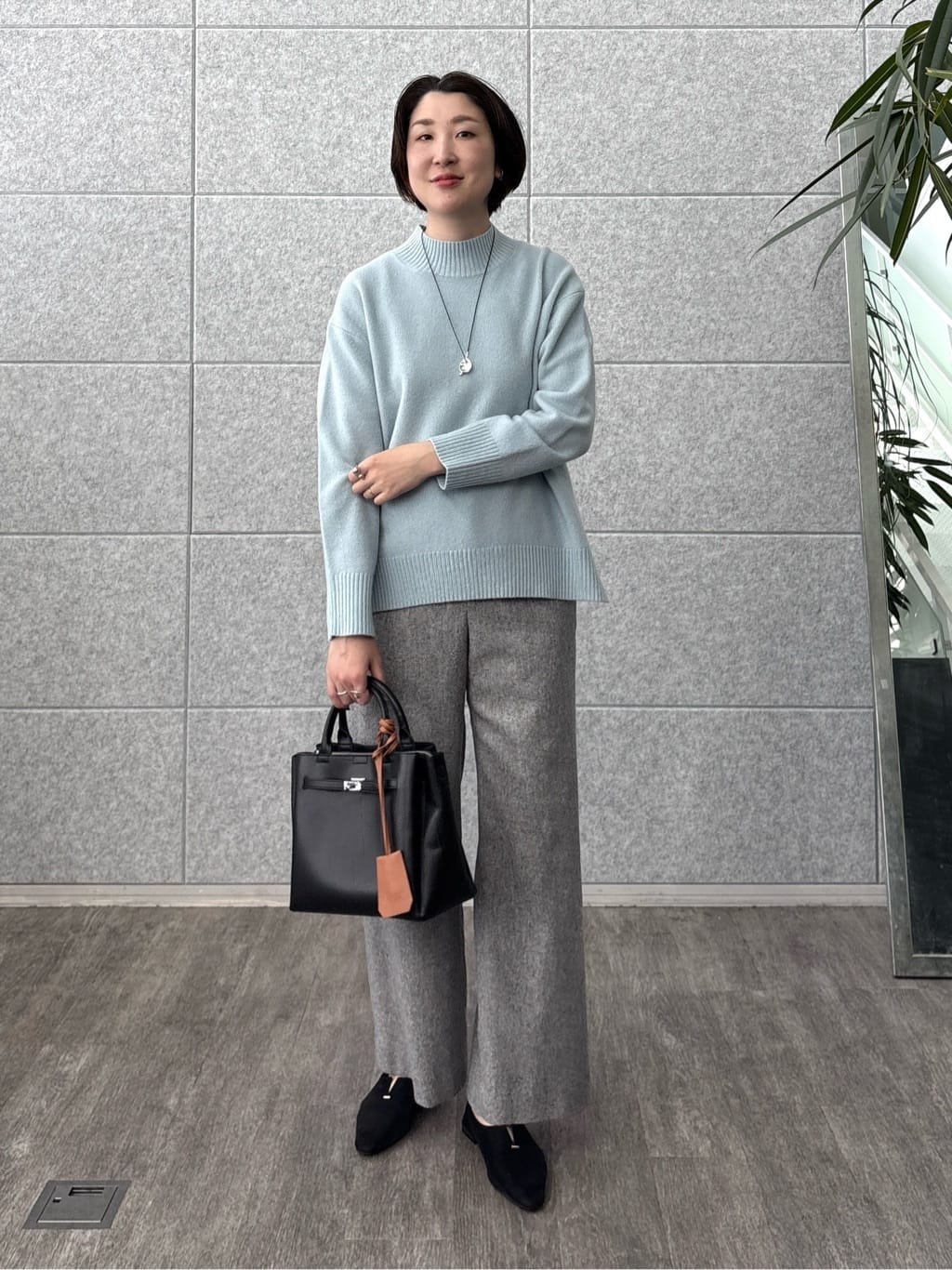 yuriさんの「INDIVI｜【褒められパンツ／ウール混】ウォームウール ワイドパンツ」を使ったコーディネート
