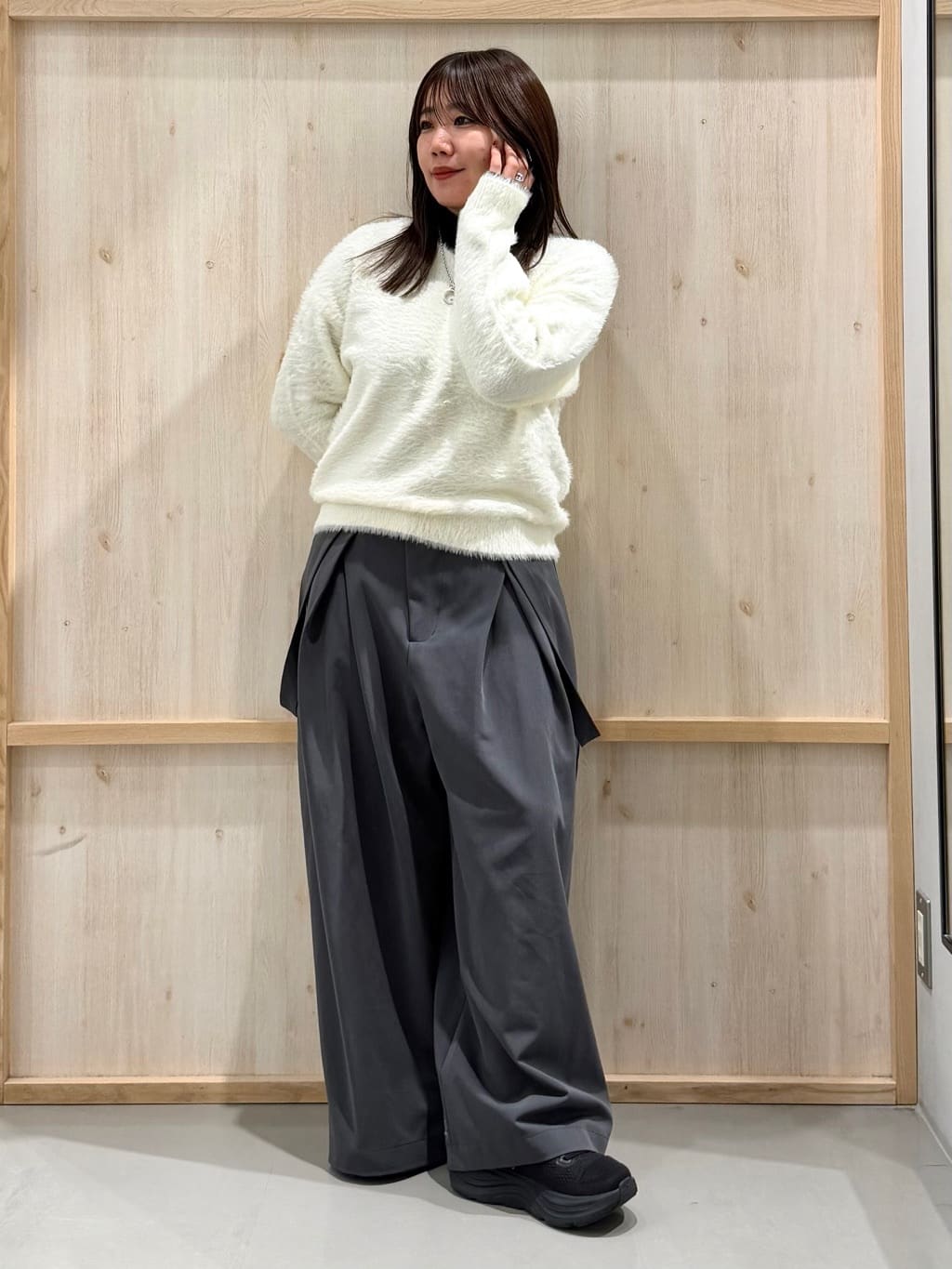 nanaさんの「THE SHOP TK｜【華やかで柔らか】ふわふわフェザーニット/洗える・前後2WAY」を使ったコーディネート