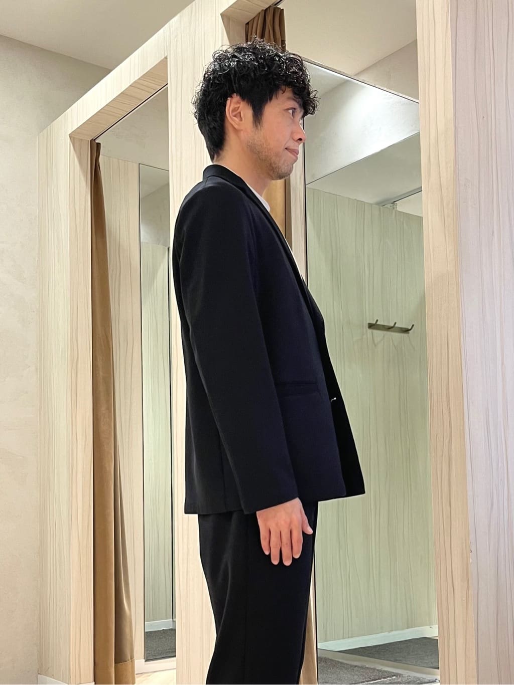 URAさんの「TAKEO KIKUCHI｜【JUST ONE LAYER】ダウンファブリック テーラード ジャケット」を使ったコーディネート