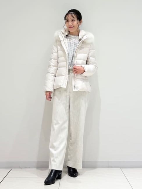 kayoさんの「INDIVI｜【名品／撥水／抗菌防臭】ショート丈リサイクルダウンコート」を使ったコーディネート