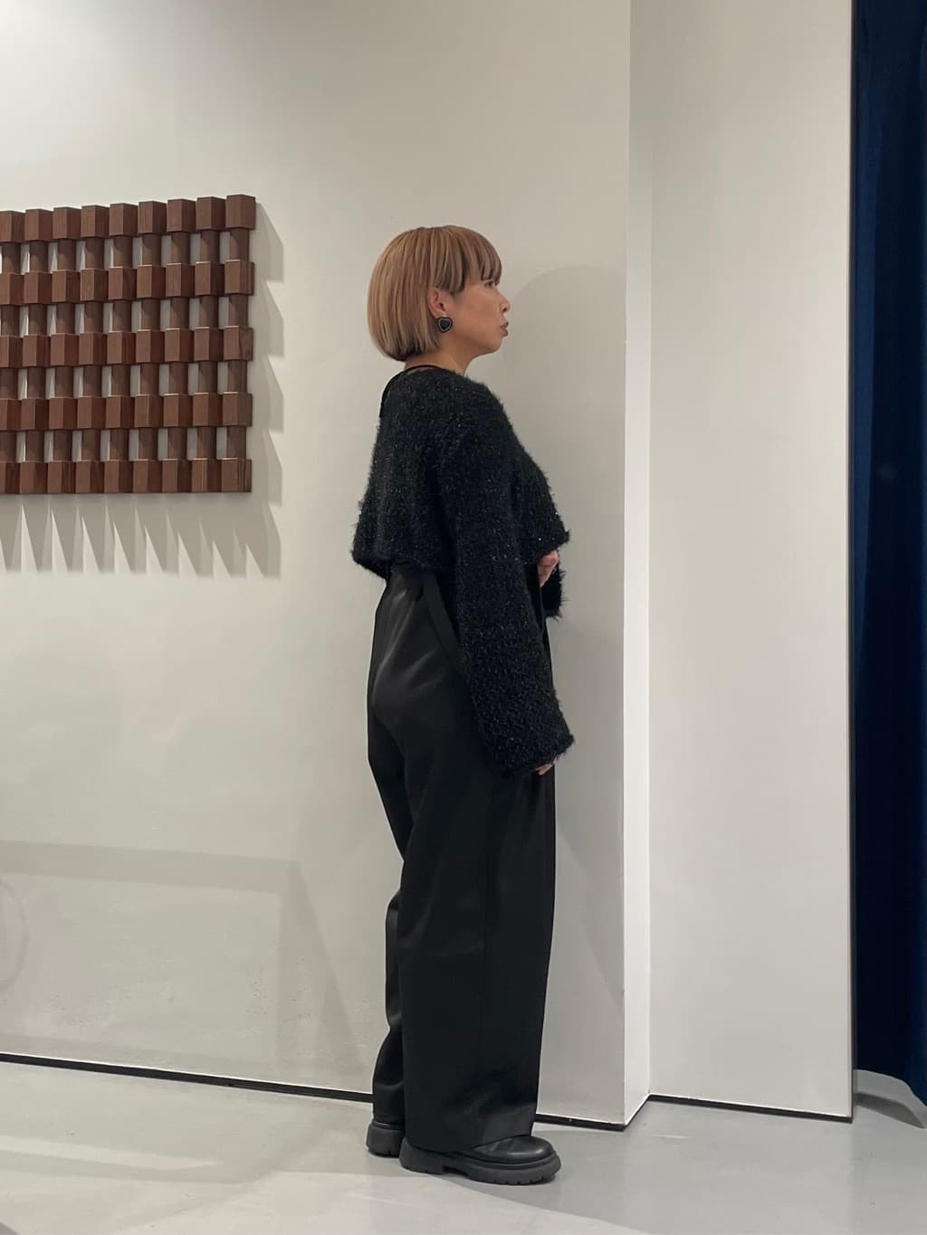 KOUさんの「INDIVI｜クロップドメッシュニット」を使ったコーディネート