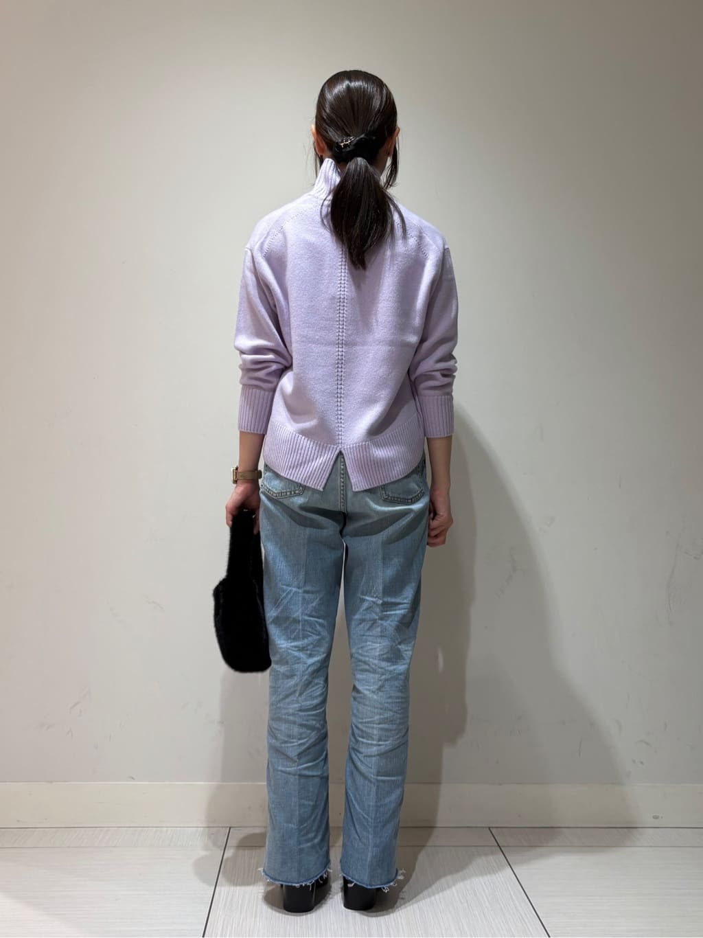 やなぎさんの「DRESSTERIOR｜センタープレス ワイドストレートデニム」を使ったコーディネート