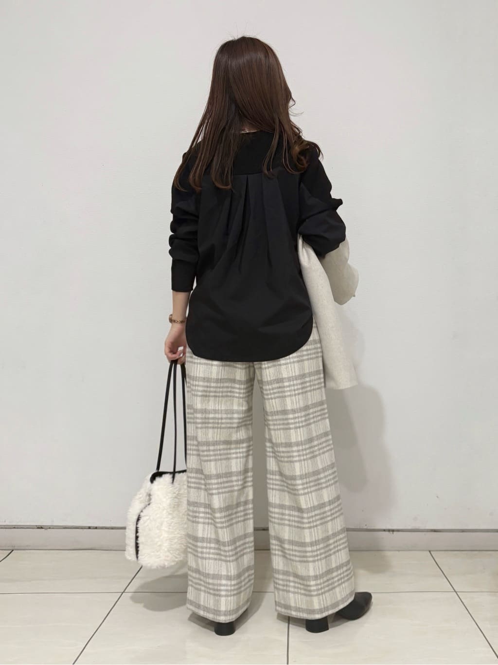 kahoさんの「INDIVI｜【褒められパンツ／ウール混】ウォームウール ワイドパンツ」を使ったコーディネート