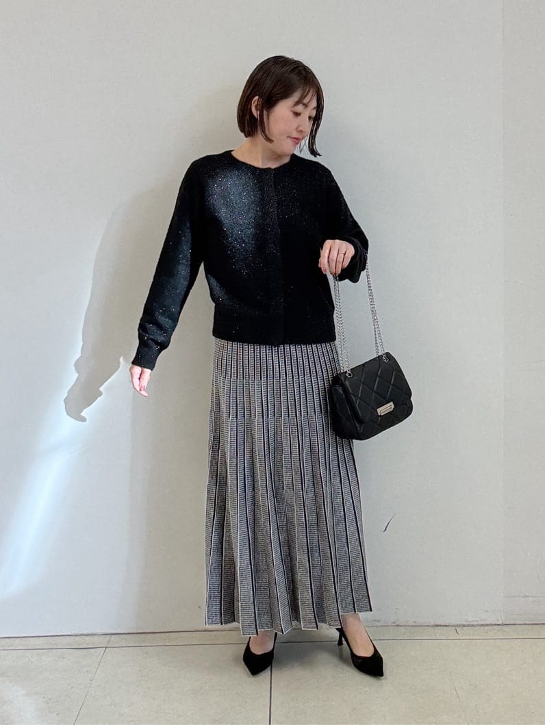 yoshiyaさんの「INDIVI｜【洗える】ラメニットカーディガン」を使ったコーディネート
