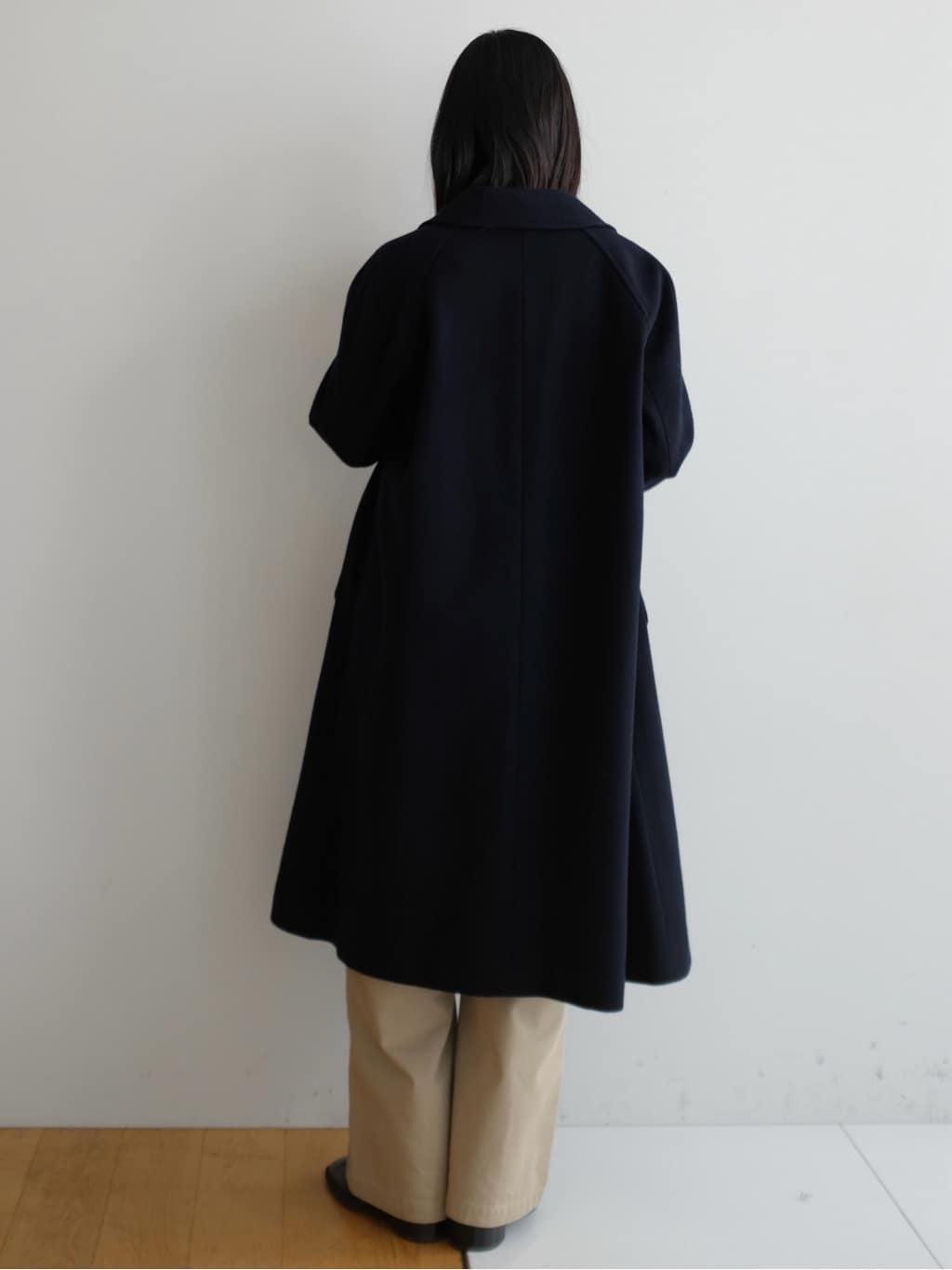 Kishimotoさんの「DRESSTERIOR｜Super110sウールステンカラーコート」を使ったコーディネート