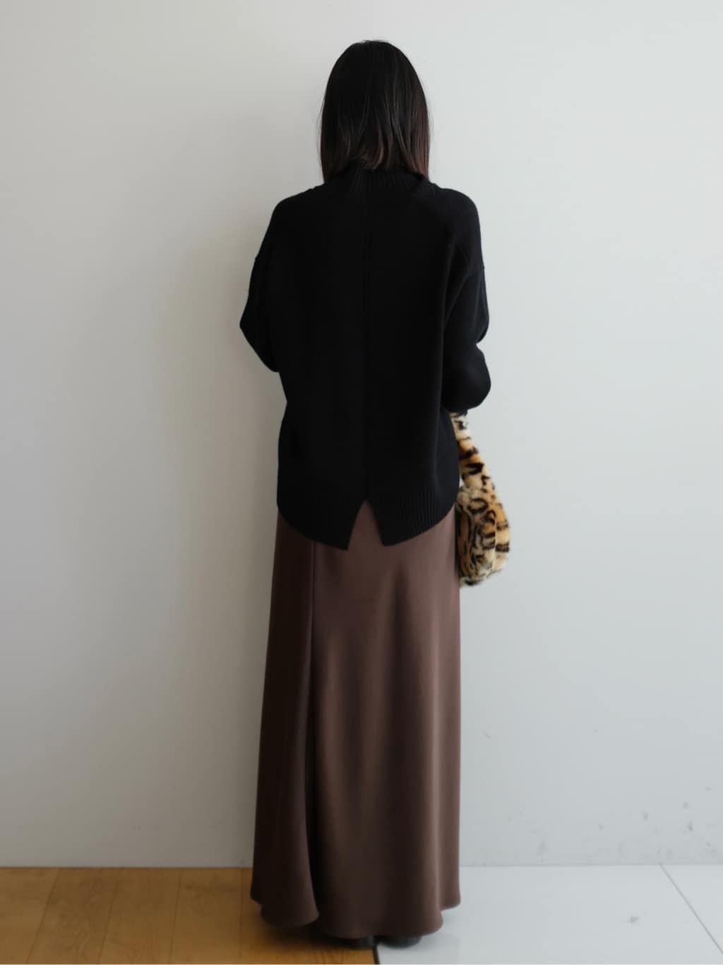 Kishimotoさんの「DRESSTERIOR｜ストレッチヴィンテージサテンナロースカート」を使ったコーディネート