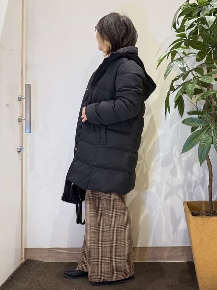 misakiさんの「SHOO･LA･RUE｜【洗濯機可/撥水】フェイクファーフード ロングダウン」を使ったコーディネート