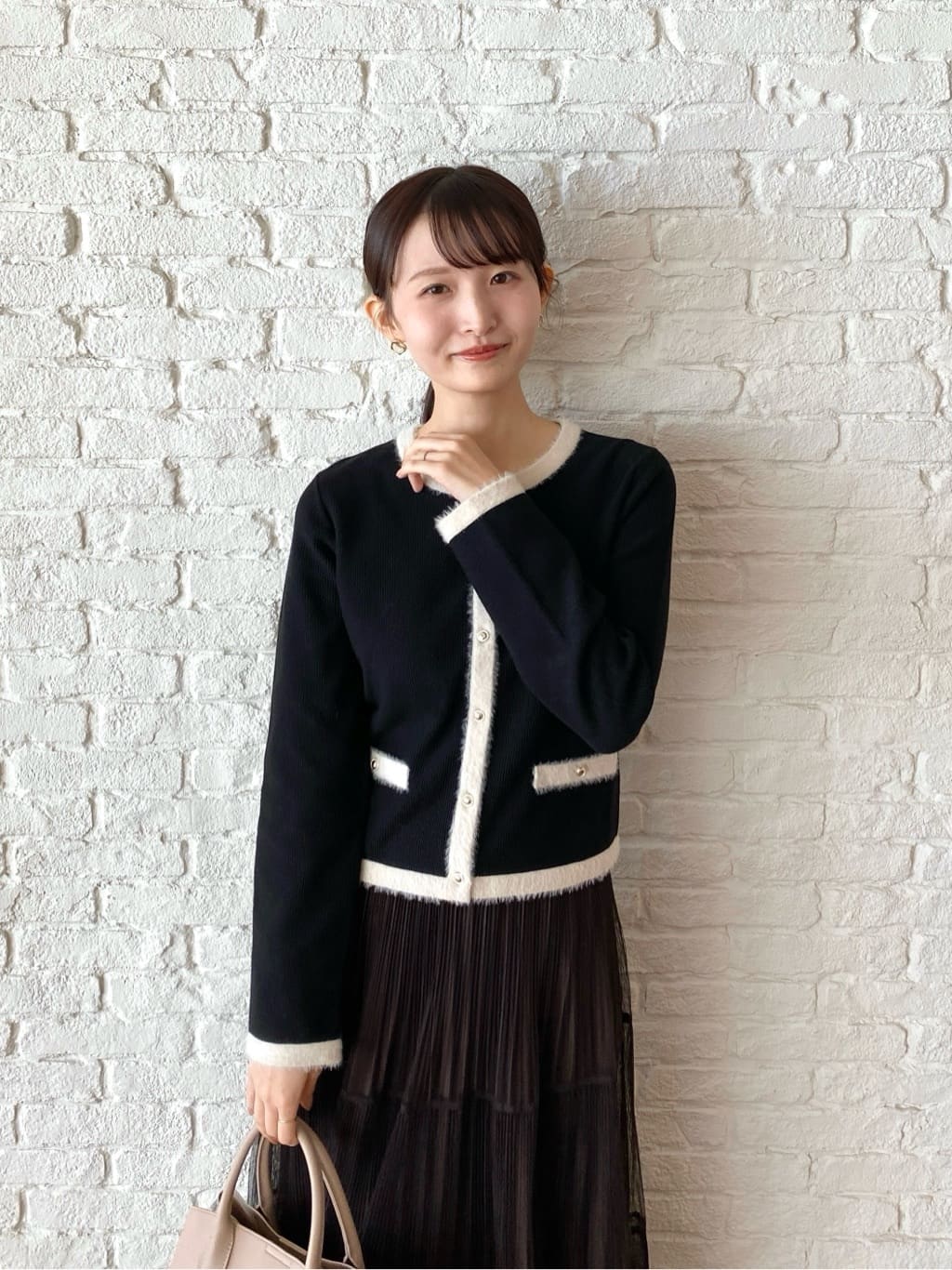 みさかさんの「index｜フェザーバイカラークルーネックカーディガン【洗濯機OK】」を使ったコーディネート